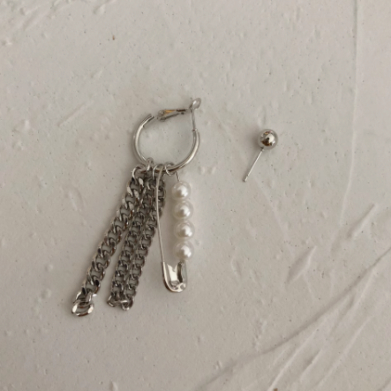 Pin Pearl Earrings