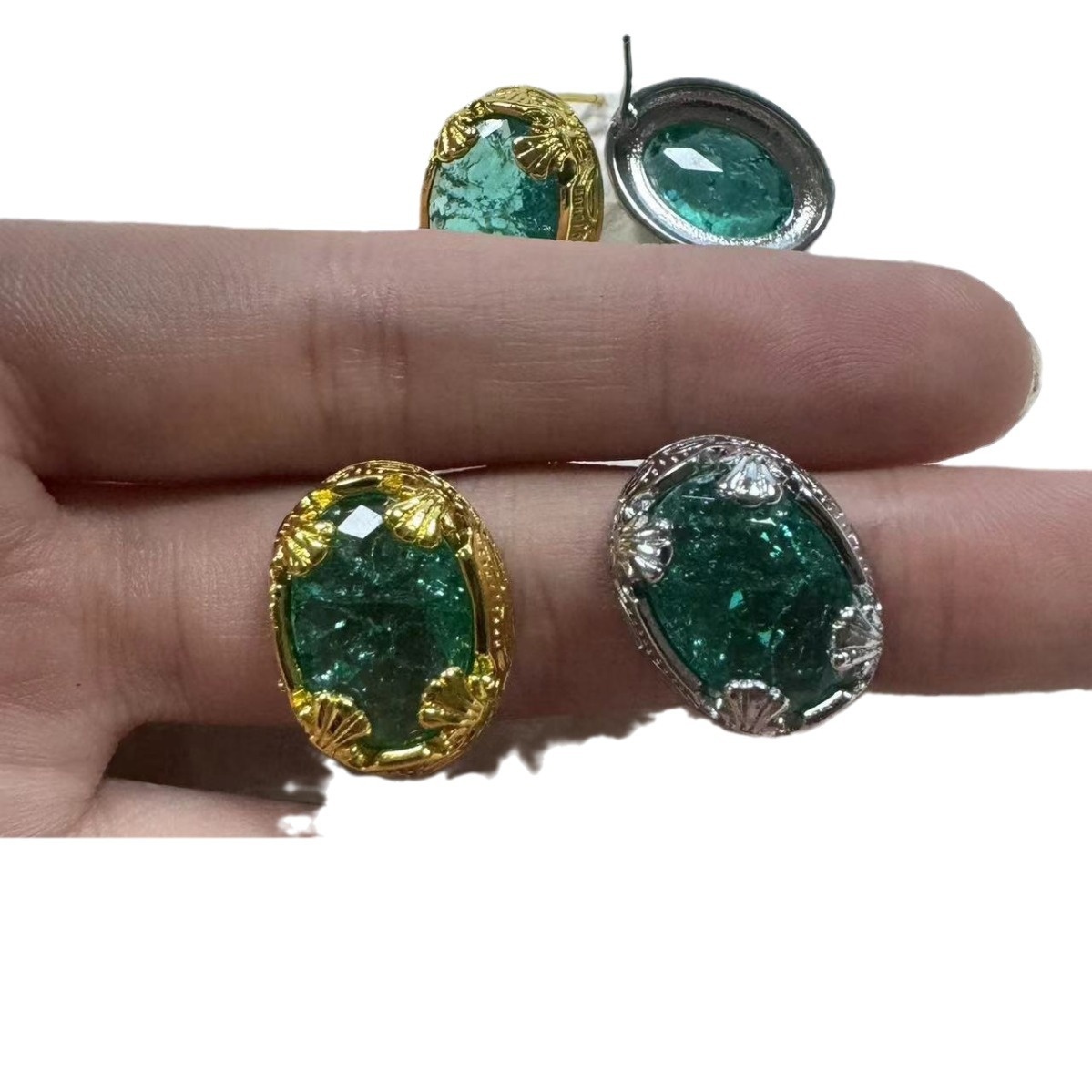 Retro Ice Crystal Flower Window Ear Round Studs