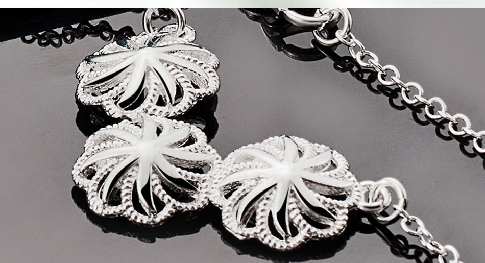Silver Flower-shaped Hollow Pendant Necklace For Women