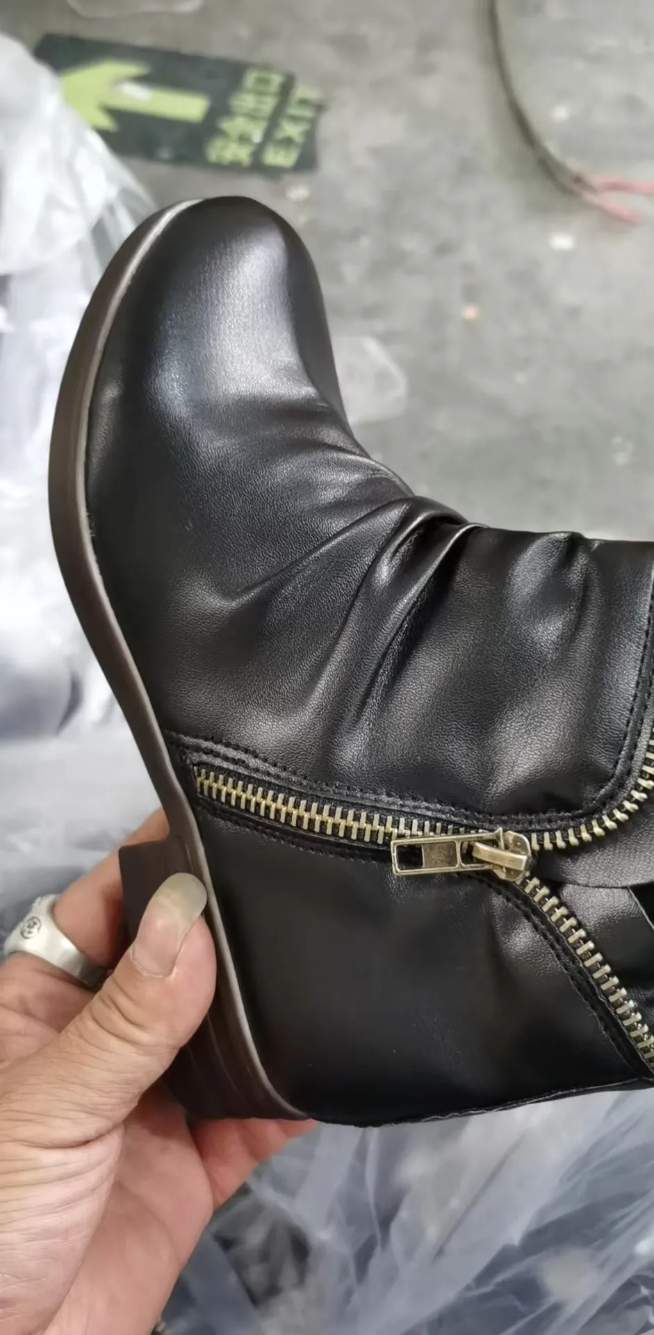 Side zipper martins for women's leather boots - Black