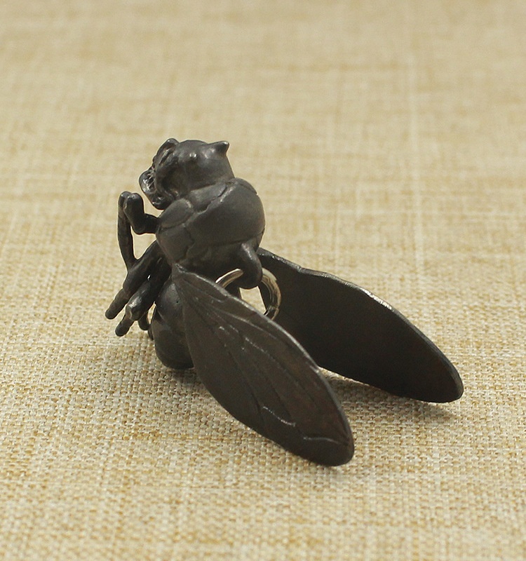 Retro Fashion Skull Bee Pendant