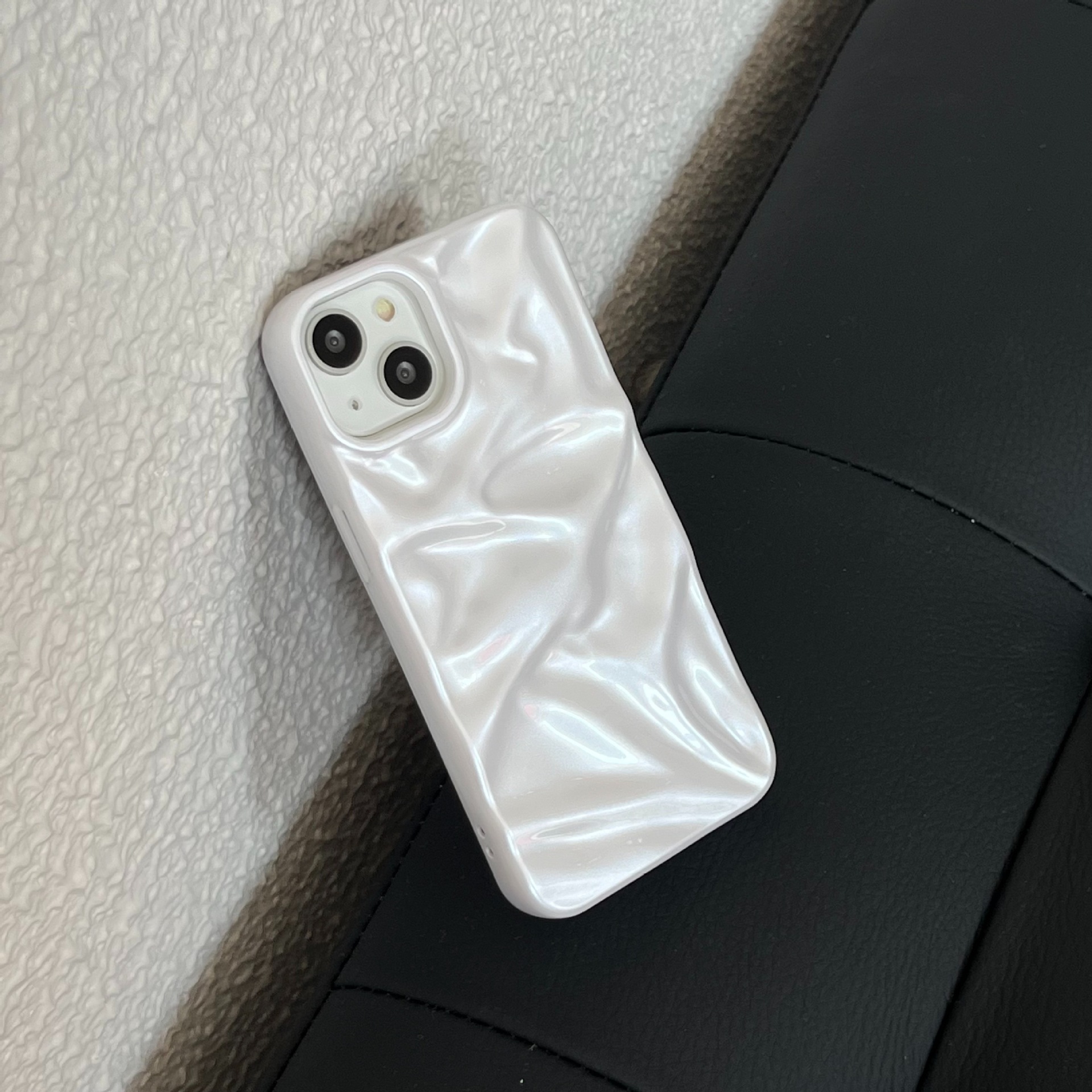 Wrinkled pearl white