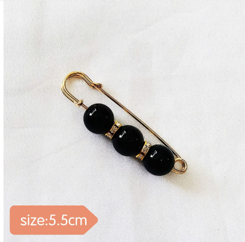 Pin 32 Three Black bead Gold