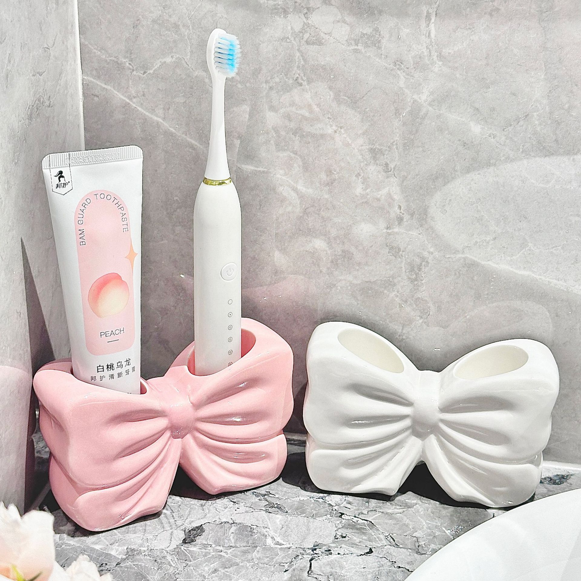 Title 2, Household Fashion Personalized Bow Toothbrush Rack