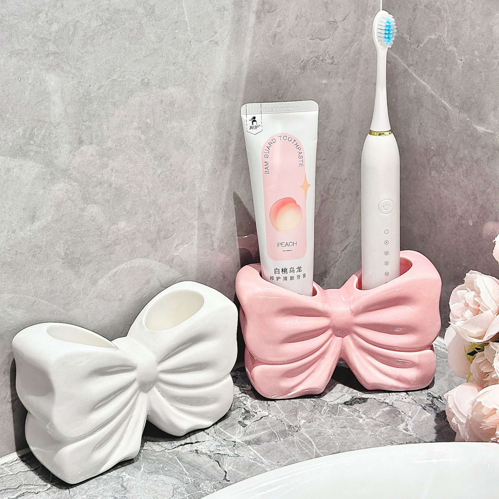 Title 5, Household Fashion Personalized Bow Toothbrush Rack