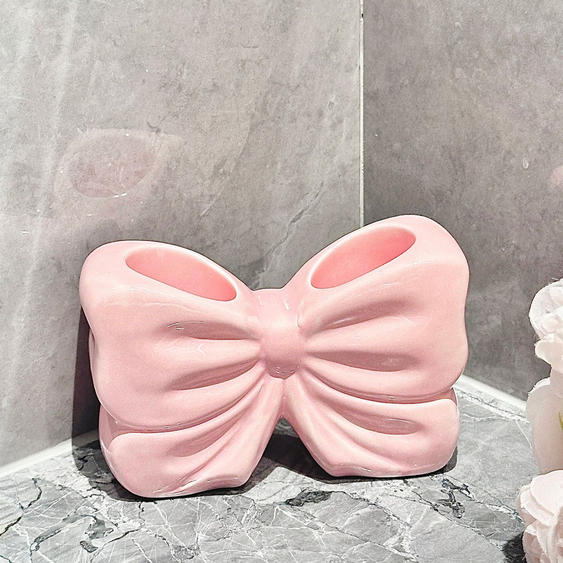 Title 4, Household Fashion Personalized Bow Toothbrush Rack