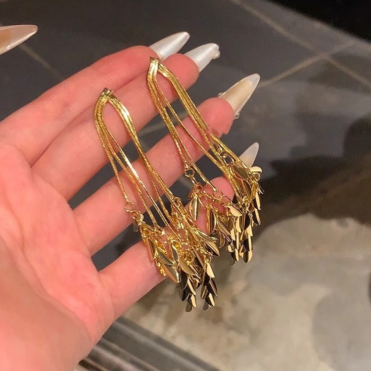 Gold Grandeur Tassel Female Stud Earrings