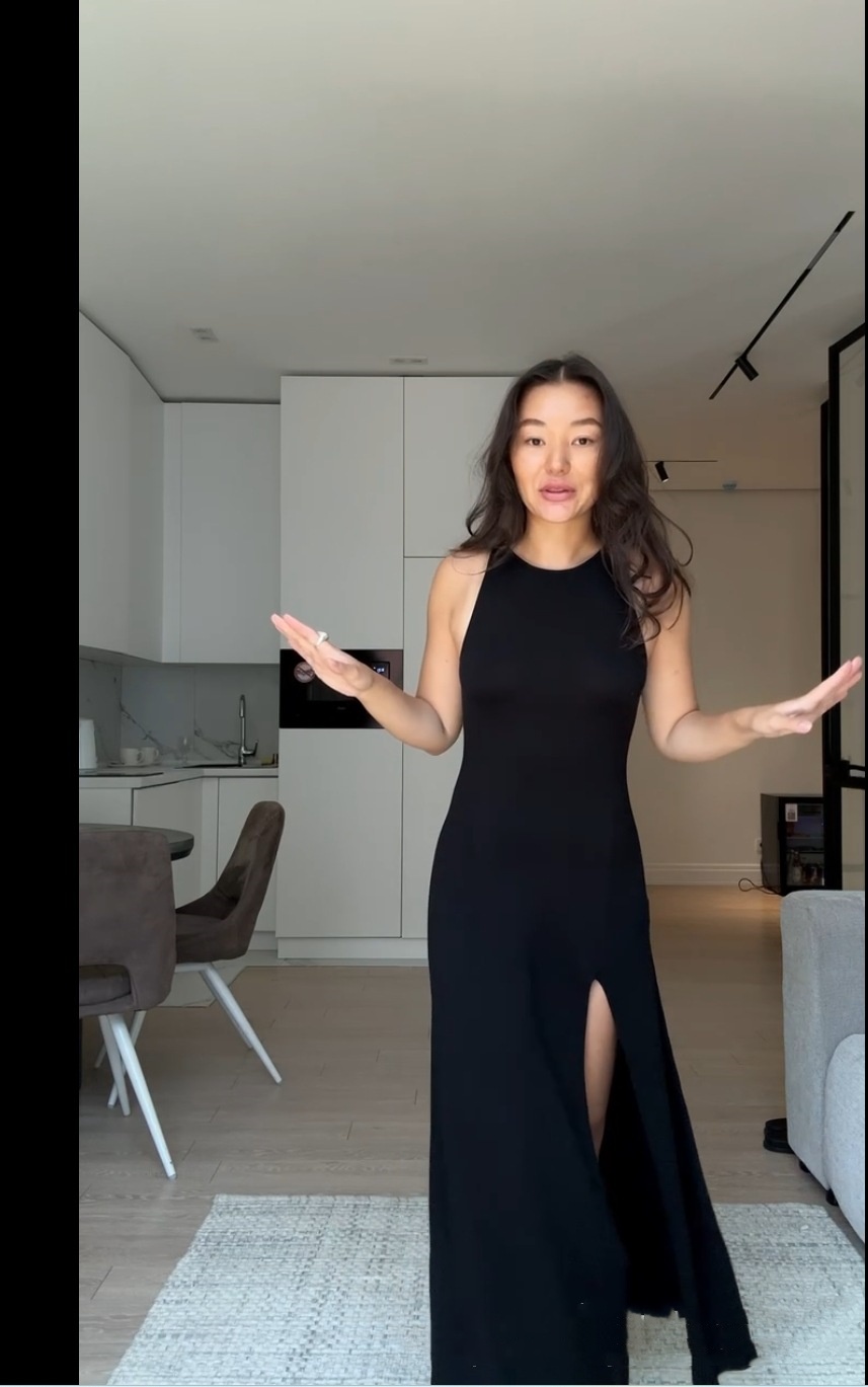 Black Sleeveless Dress