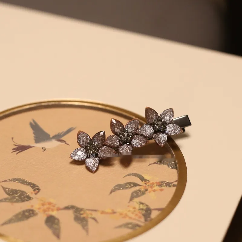 Retro Small Size Hairpin Headdress Resin Flowers - 5.5Cm Press Clip Coffee