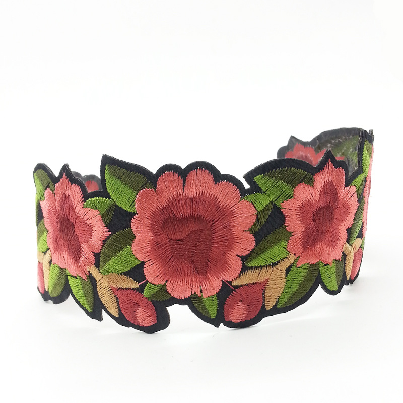 طوق عنق مطرز بتصميم زهرة العصفر البوهيمي