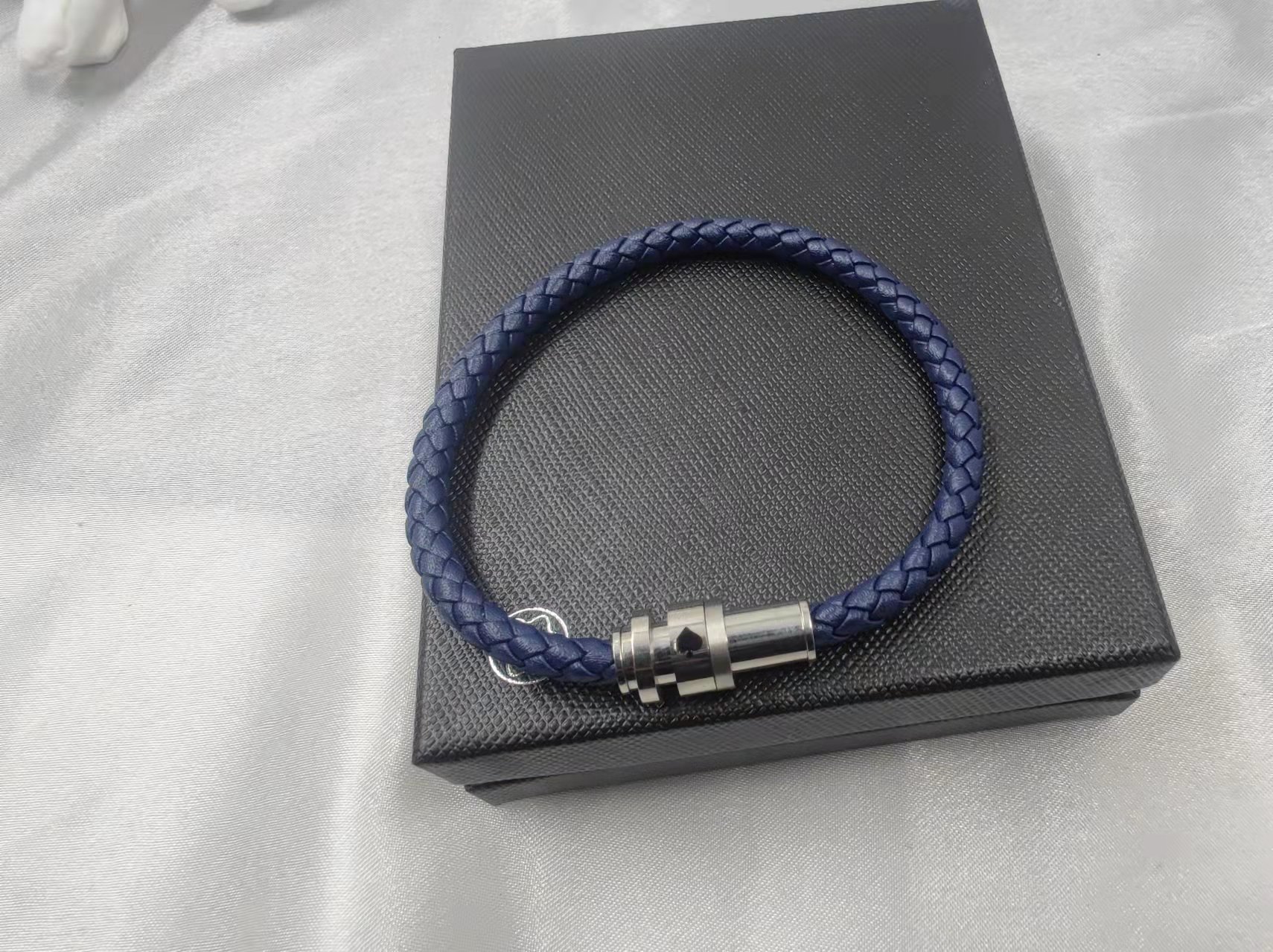 Wanjia Peach Heart Leather Bracelet