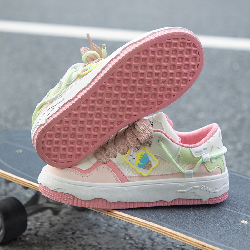 أحذية نسائية بكعب سميك وتصميم أصلي مناسبة لجميع الإطلالات اليومية