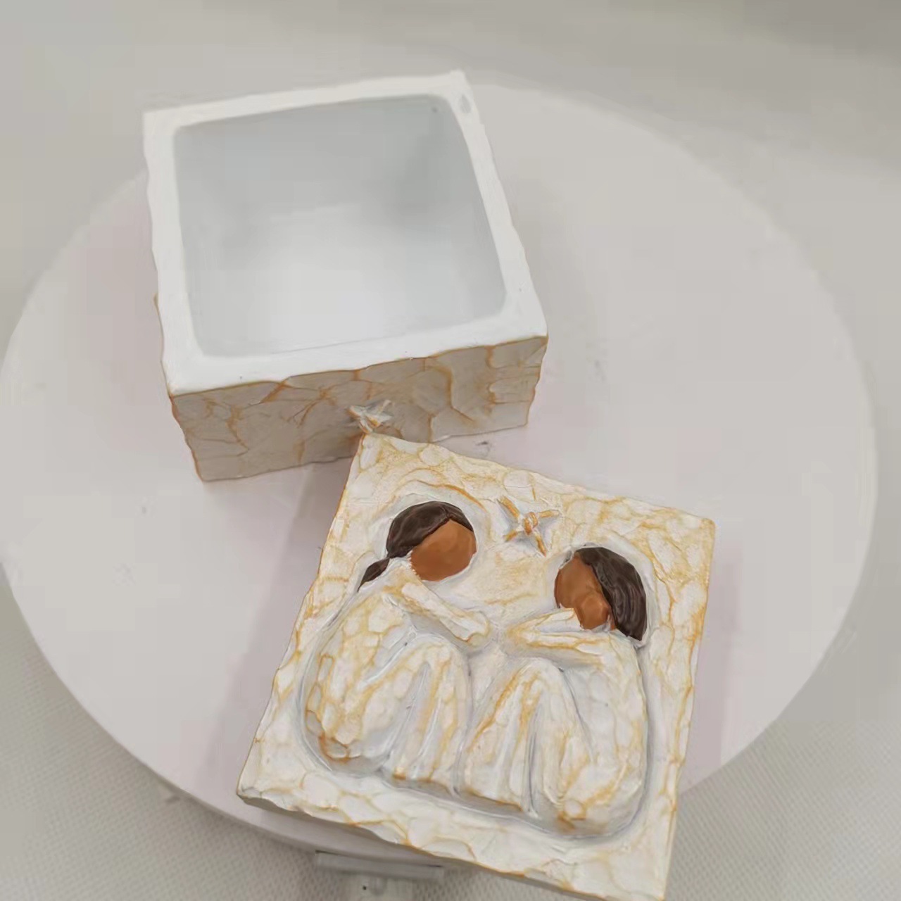 Title 3, Couple Storage Box Valentine