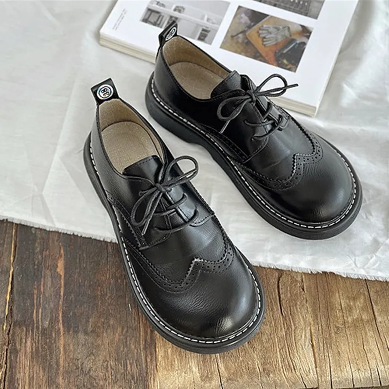 Women's Brogue Hollow Leather Lace-up Retro Chunky Heel Shoes - Black
