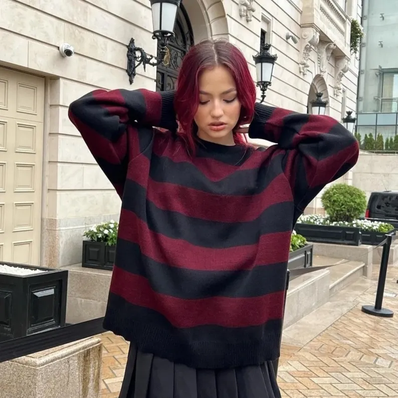 Classic Creative Striped Women's O Collar Pullover Sweater - Red
