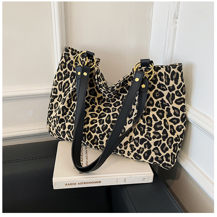 Title 4, Herbst- und Winter-Schultertasche mit Leoparden...