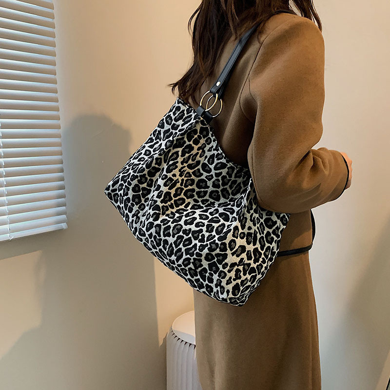 Title 5, Herbst- und Winter-Schultertasche mit Leoparden...