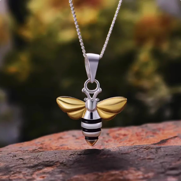 Personalized And Niche 925 Silver Exquisite Mini Bee Pendant