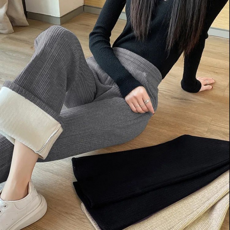 Gray Cropped Pants With Velvet