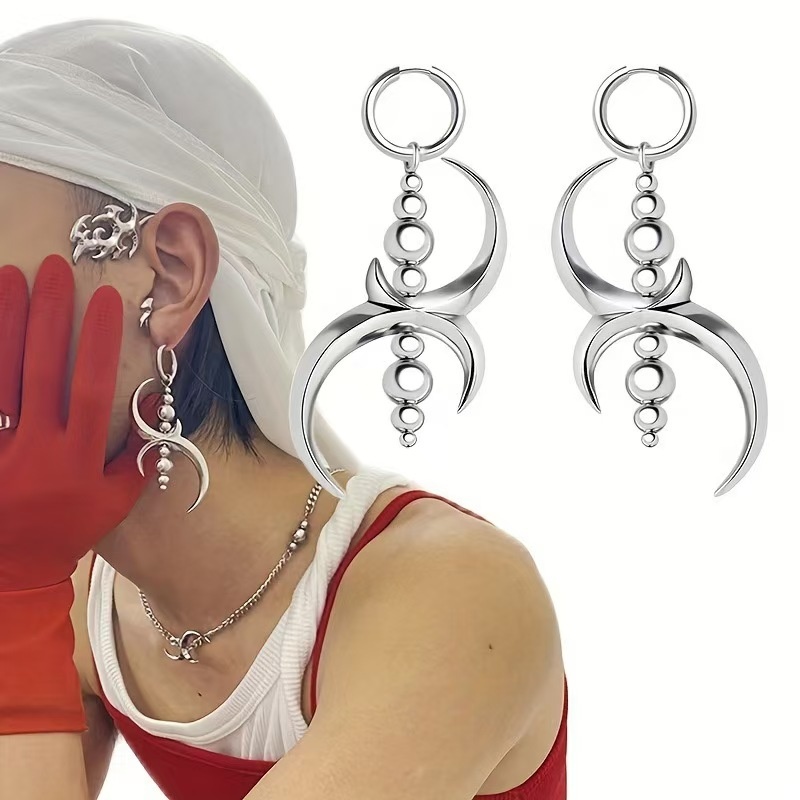 Thorn Dart-shaped Three-dimensional Cylinder Symbol Blade Ear Clip