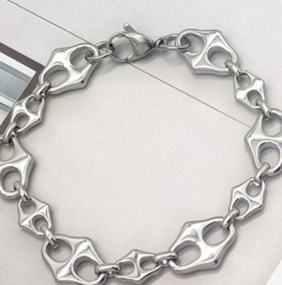 New European And American Stainless Steel Pig Nose Bracelet Simple And Light Luxury Niche Girl Chain Does Not Fade