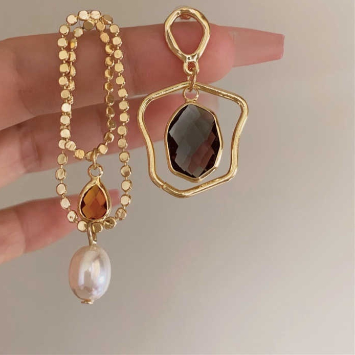 Minority Simple Elegant French Retro Asymmetric Light Luxury Earrings