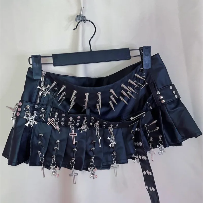 Rivet Skull Cross Punk Niche Street PU Leather Metal Pleated Skirt - Black