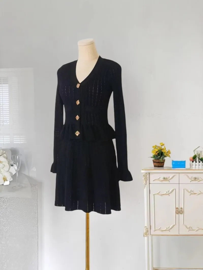 Niche Temperament V-neck Hollow Waist Trimming Knitted Midi Dress - Black