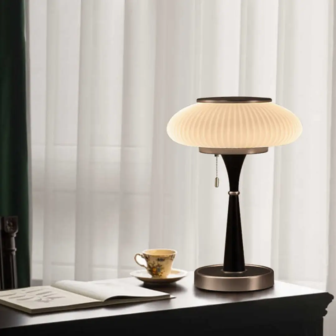 American Retro Atmosphere Decorative Solid Wood Desk Lamp