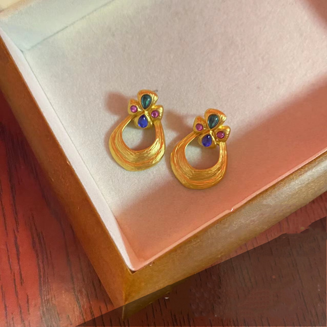 Women's Simple Retro French Line Ear Studs