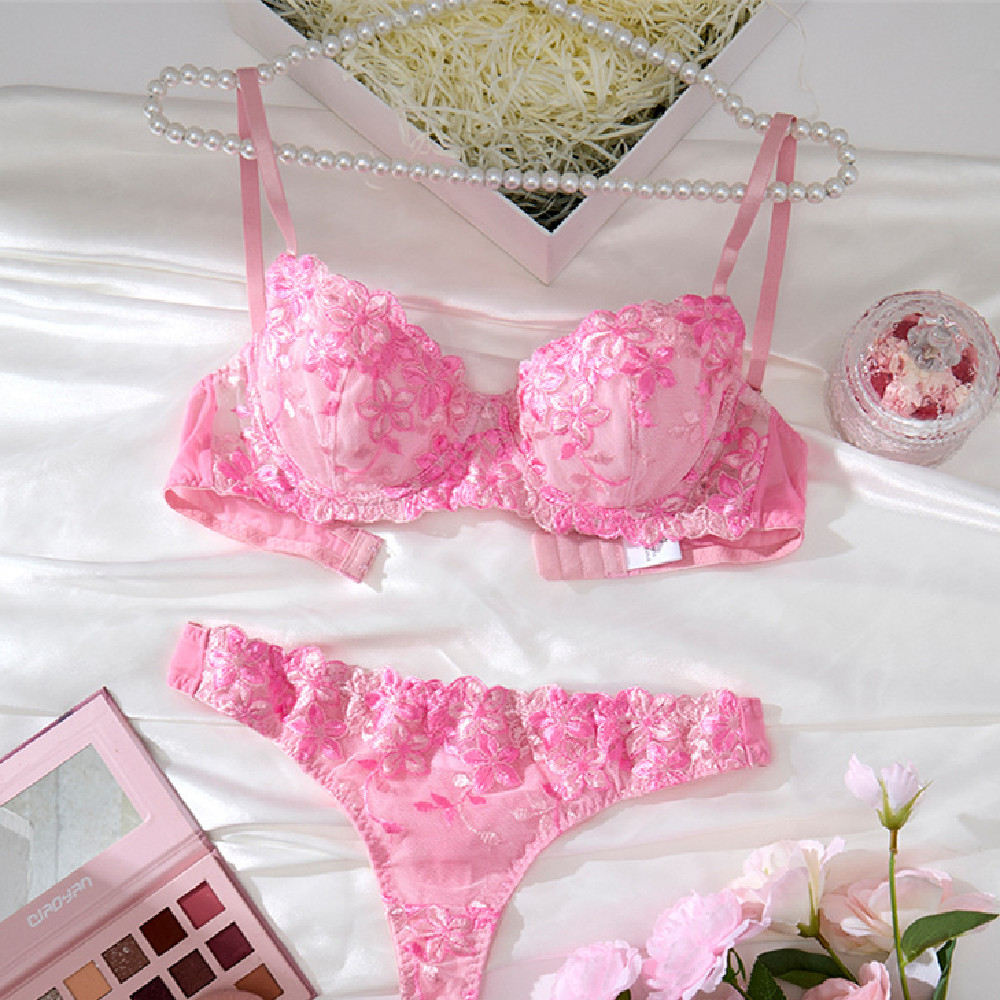 Fashion Personalized Embroidered Lace Underwear Suit — image 1