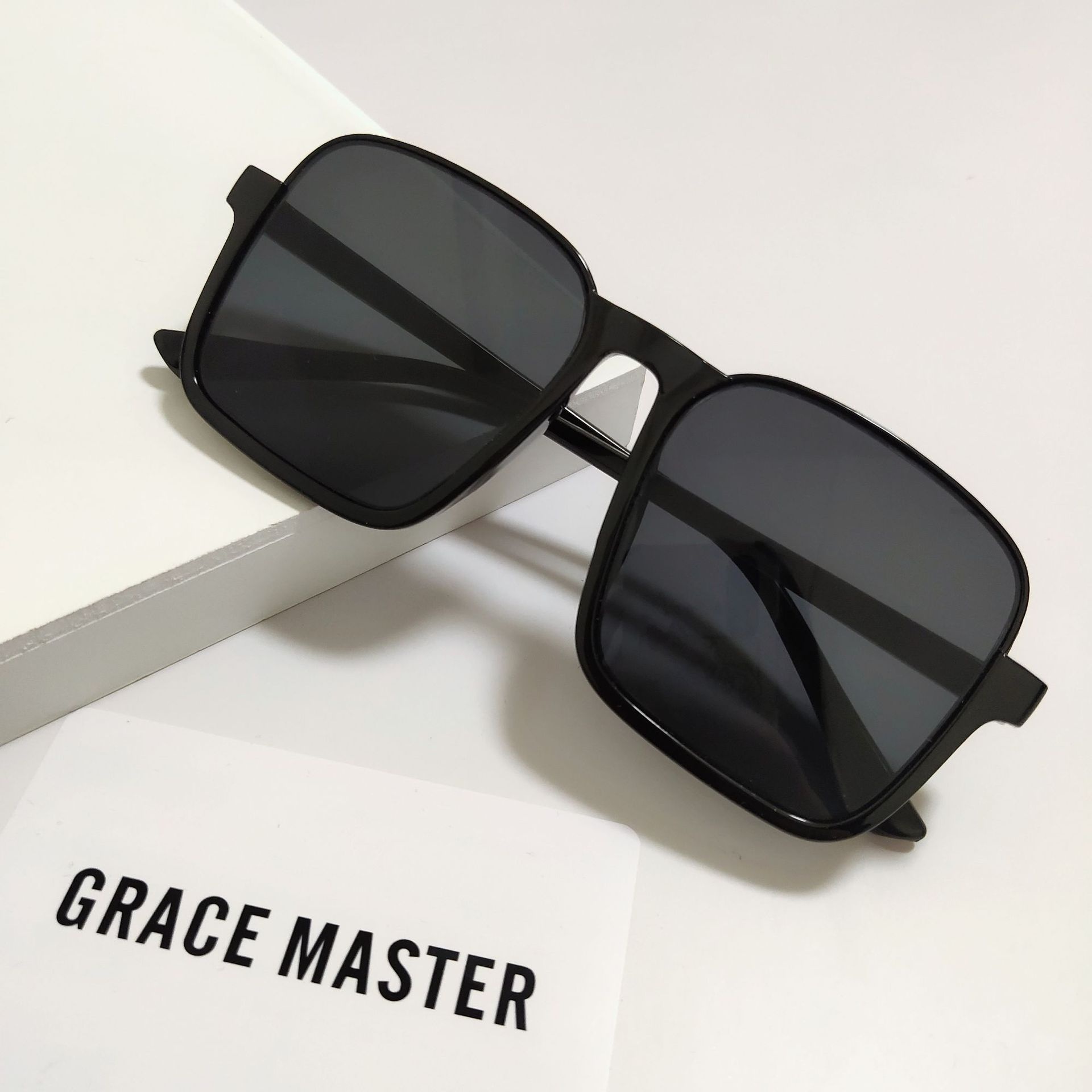 Women’s Retro Simple Square Semi-rimless Sunglasses