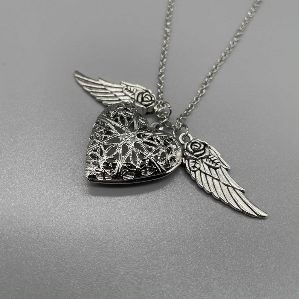 Glowing Angel Wings Creative Heart Noctilucent Necklace
