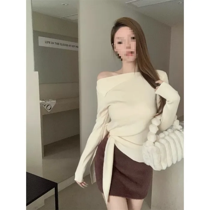 Red Solid Color One-shoulder Collar Pullover Top - Apricot