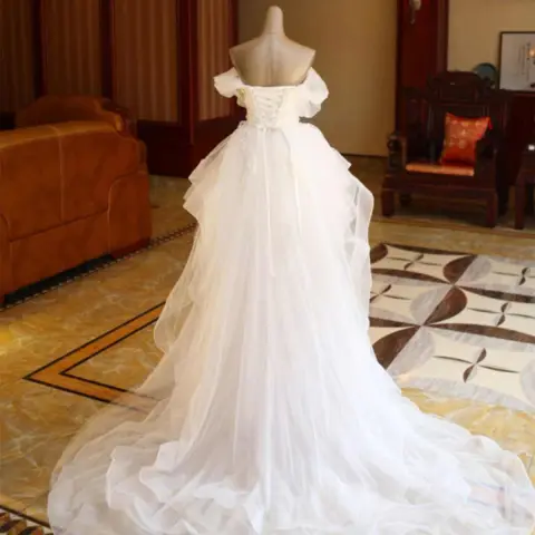 The Bride'S Wedding Dress with Long Tail in Front