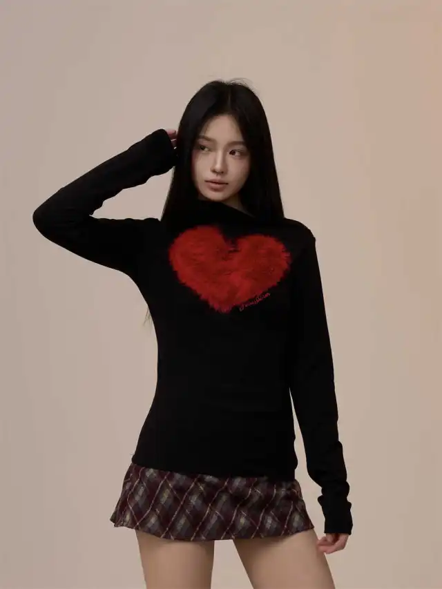 Women's Creative Heart Long sleeved T shirt Loose Retro Slim fit Top Black - Shop at LoveMi
