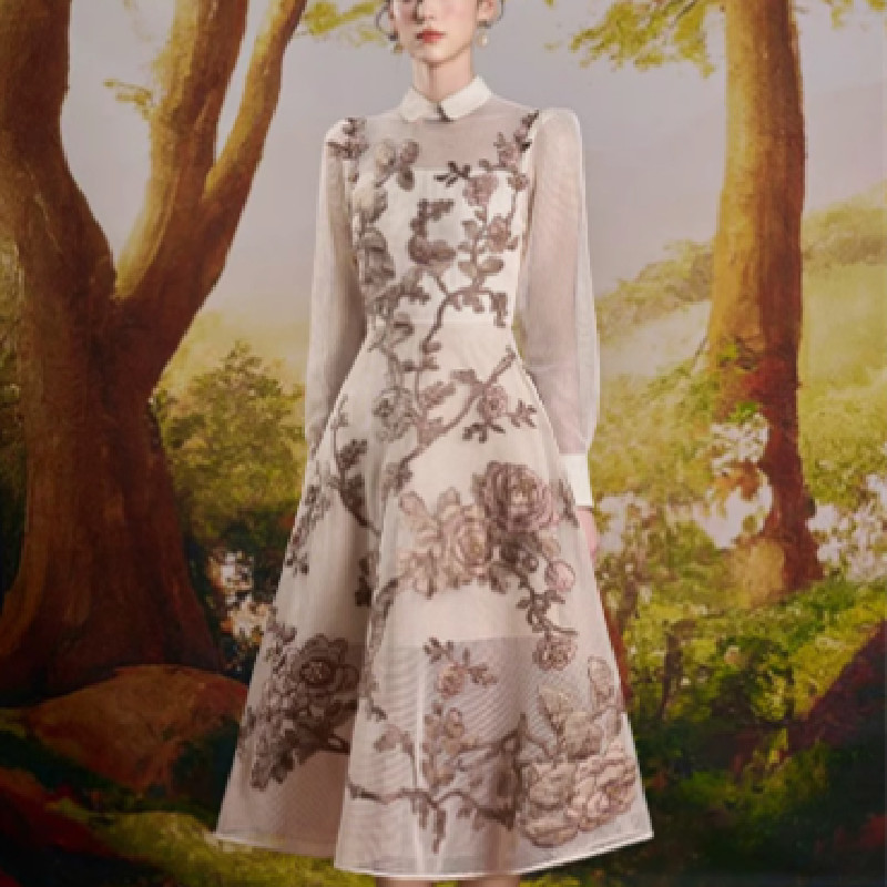 Heavy Industry Rose Embroidery Waist Slim Long Sleeve Dress