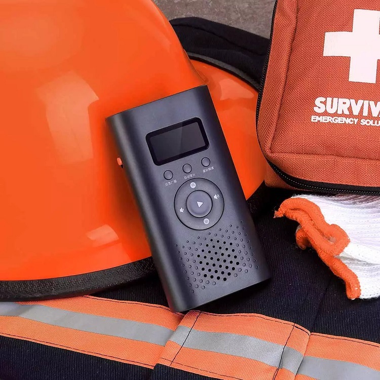 Fashion Compact Portable Outdoor Flashlight Radio
