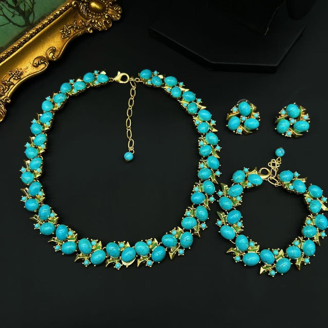 Fashionable Elegant Court Turquoise Necklace