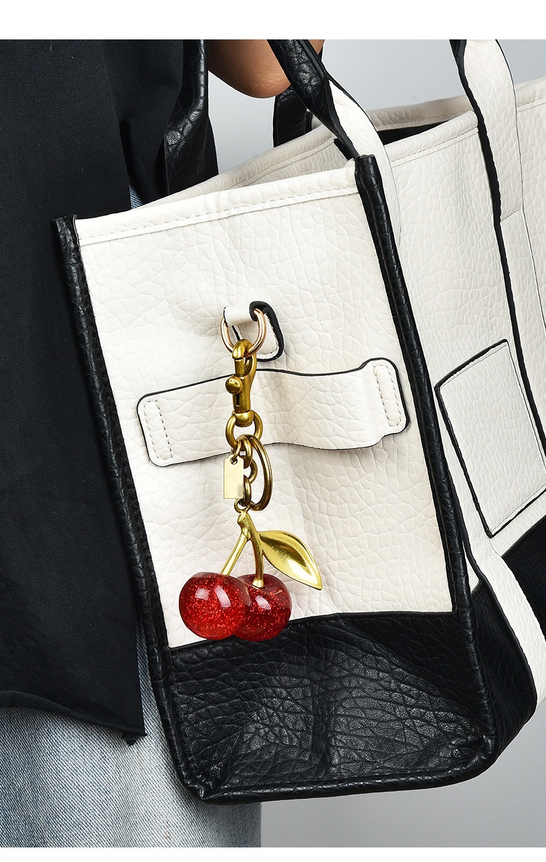 Cherry Keychain 36ca0242-15f7-4379-8759-b98a38bec4d7_trans