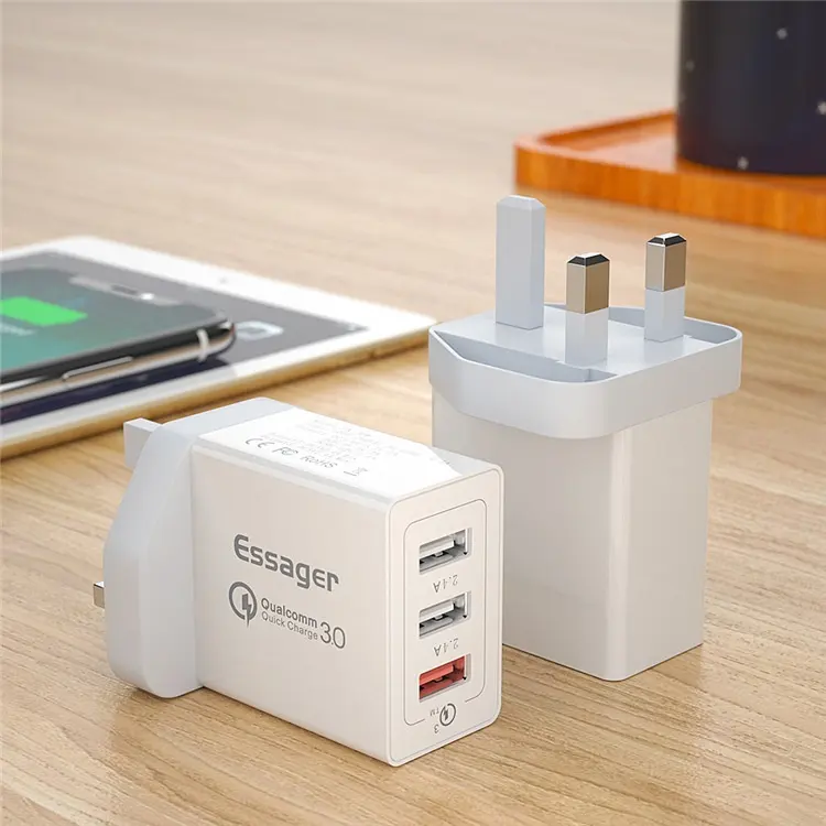 Three-Port USB Fast Charge 30WQC30 Mobile Phone