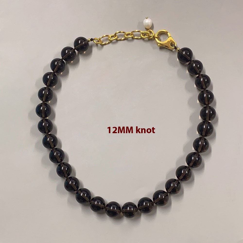 Knotted Medium