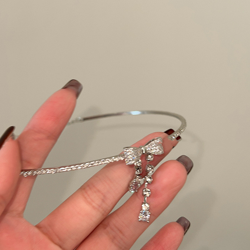 Zircon Bow Tassel Necklace Niche