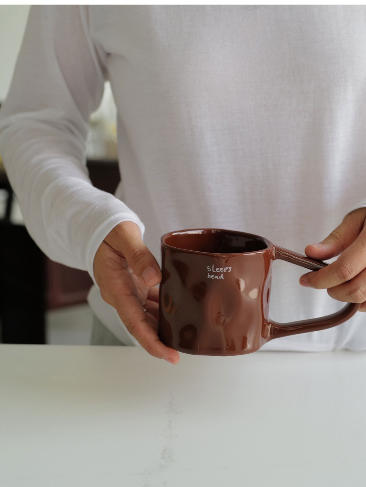 كوب سيراميك بتصميم غير منتظم، صنع يدوي للإفطار