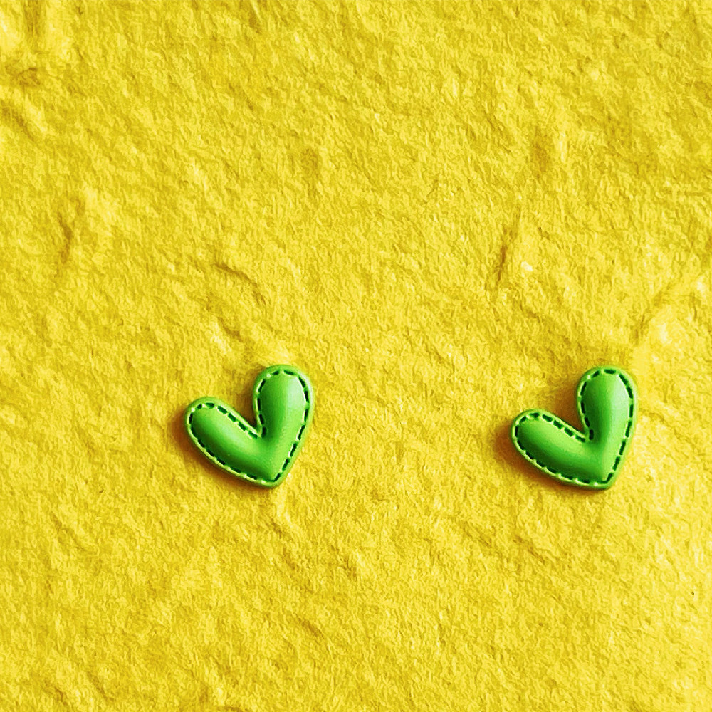 Dopamine Stereoscopic Peppermint Mambo Green Heart Ear Nails