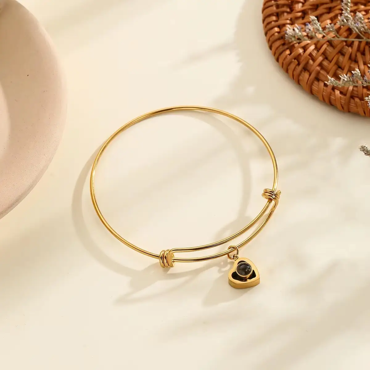 Love Heart Shaped Projection Bracelet