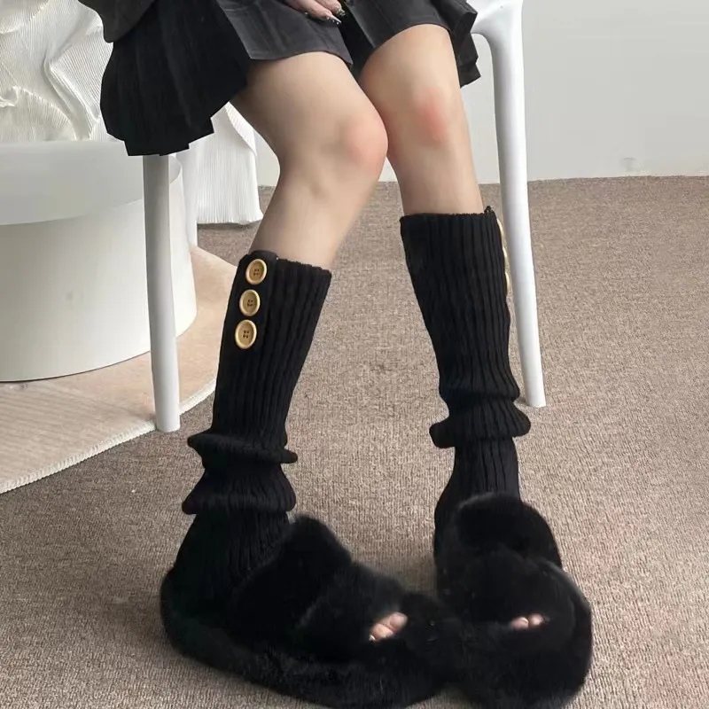 Women's Mid-calf Japanese Thickened Knitting Foot Sock - Black Button