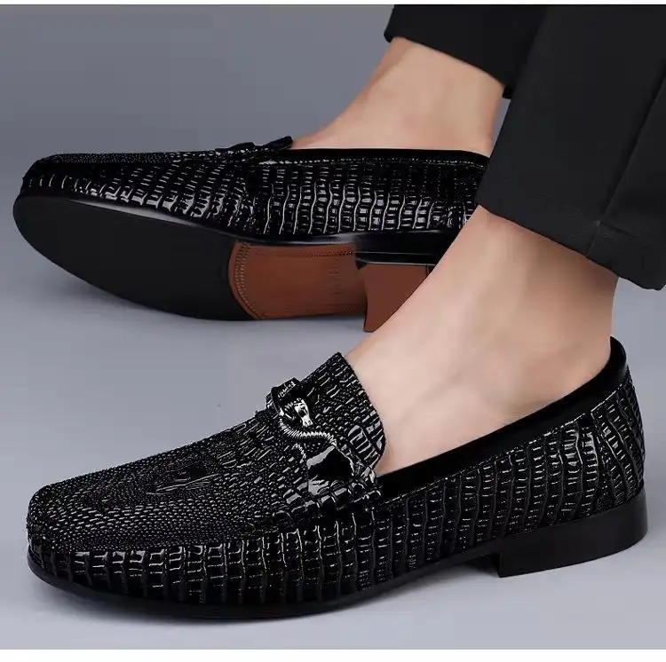 Slip-on Snake Pattern Embossed Leather Flat Driving Casual Leather Shoes