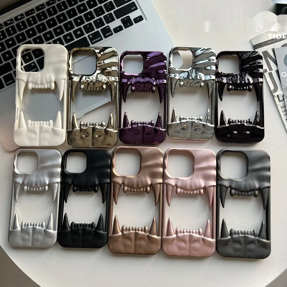 Electroplating Hollow Pleated Tiger Tooth Phone Case