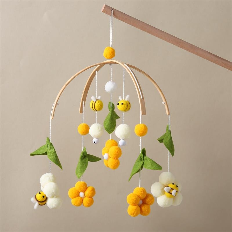 Nibbling Bee Flower Bed Bell Stroller Chain Newborn Stroller